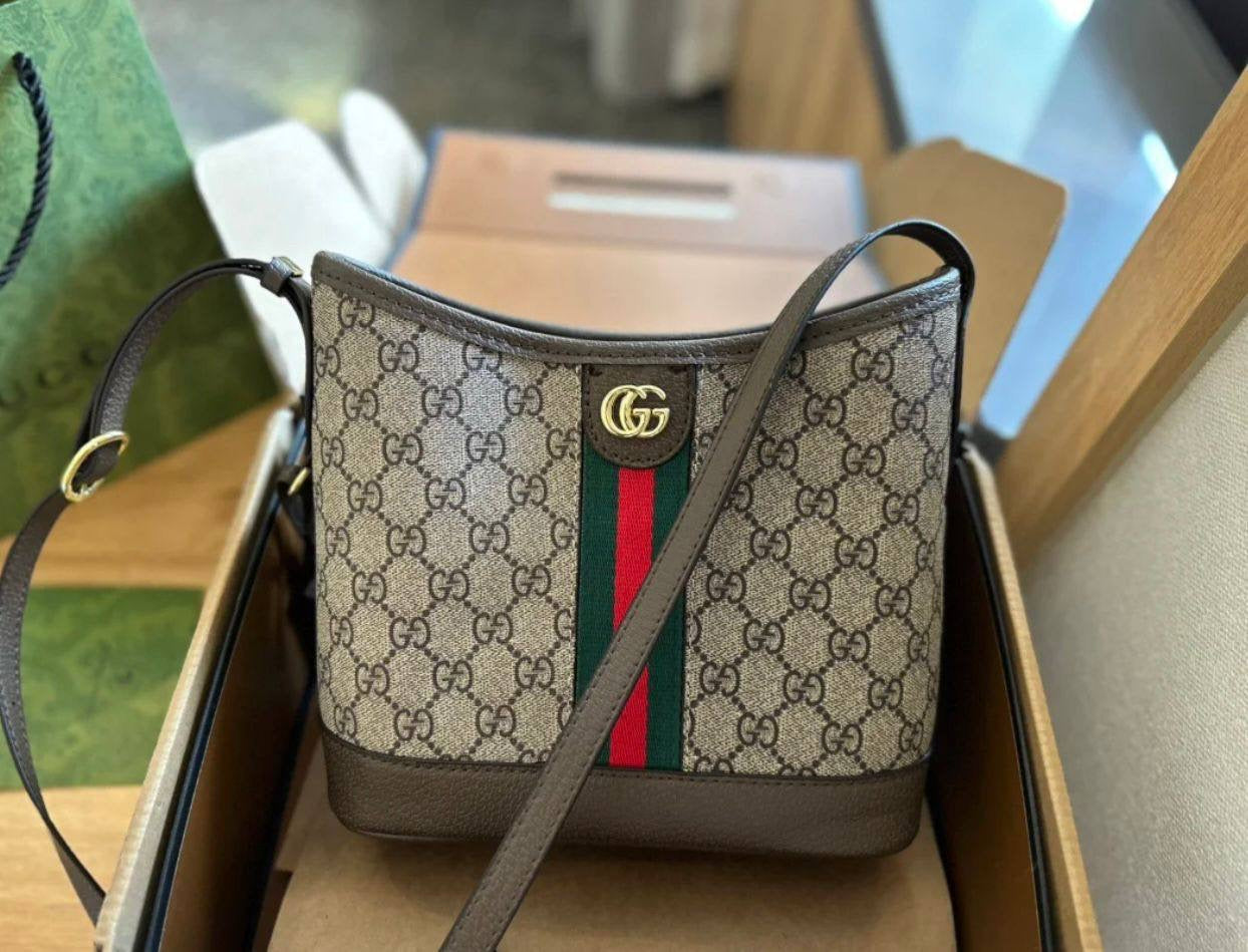GUCCI

 COPY ONE NEW CAME
BIG SIZE (WITHOUT BOX)      
140 dhs🇦🇪

SMALL SIZE WITH BOX🎁
130 dhs🇦🇪

Zain39
♥️♥️♥️
