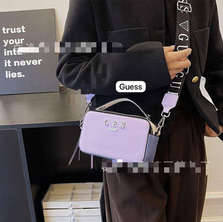 Guess 
Size : 19 * 11 * 7 cm
60 dhs🇦🇪

with box
🎁🎁🎁

Zain115
♥️♥️♥️