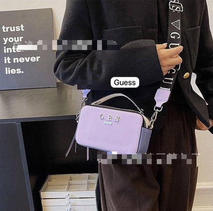 Guess 
Size : 19 * 11 * 7 cm
60 dhs🇦🇪

with box
🎁🎁🎁

Zain115
♥️♥️♥️