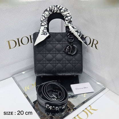 Dior
ᴍᴀᴛᴛᴇ ʟᴇᴀᴛʜᴇʀ ᴍᴀᴛᴇʀɪᴀʟ
ᴡɪᴛʜ ᴛᴡɪʟʟʏ ɪɴᴄʟᴜᴅᴇ
sɪᴢᴇ: 20 cm

ᴡɪᴛʜ BOX
🎁🎁🎁

95 dhs🇦🇪

Zain31
♥️♥️♥️