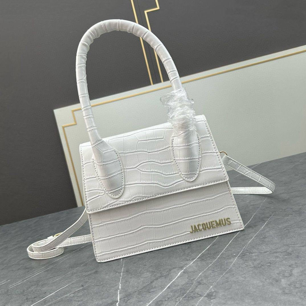 Jacquemus
offer price
65 dhs🇦🇪

Zain39
♥️♥️♥️