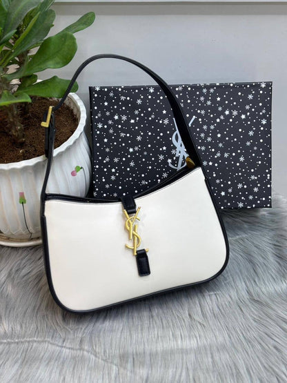 YSL 

SIZE  ………  25 CM 

95 dhs🇦🇪

with BOX
🎁🎁🎁

Zain244
♥️♥️♥️