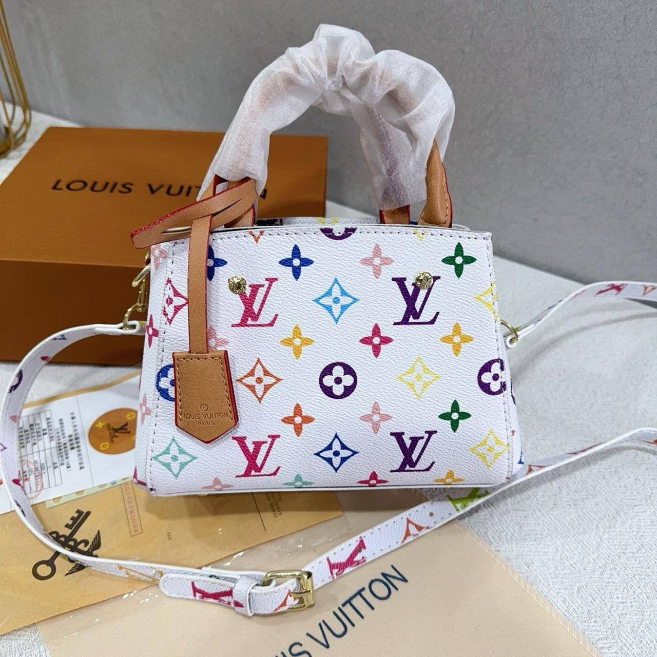 LV
20*14*7 cm 

With box
 🎁🎁🎁

80 dhs🇦🇪

Zain17
♥️♥️♥️