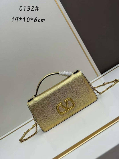 VALENTINO 

100 dhs🇦🇪

with box
🎁🎁🎁

Zain90
♥️♥️♥️