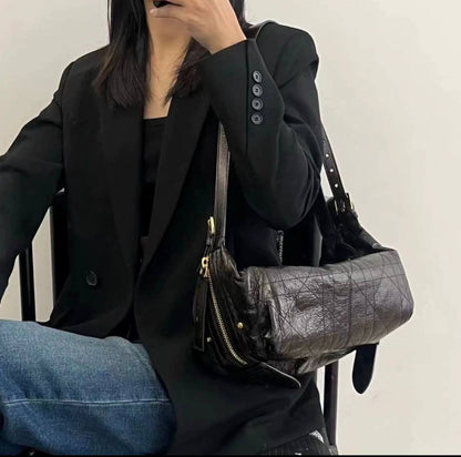 DIOR 
NEW DESIGN 
GOOD QUALITY 
95 dhs🪙💕

Zain39
♥️♥️♥️