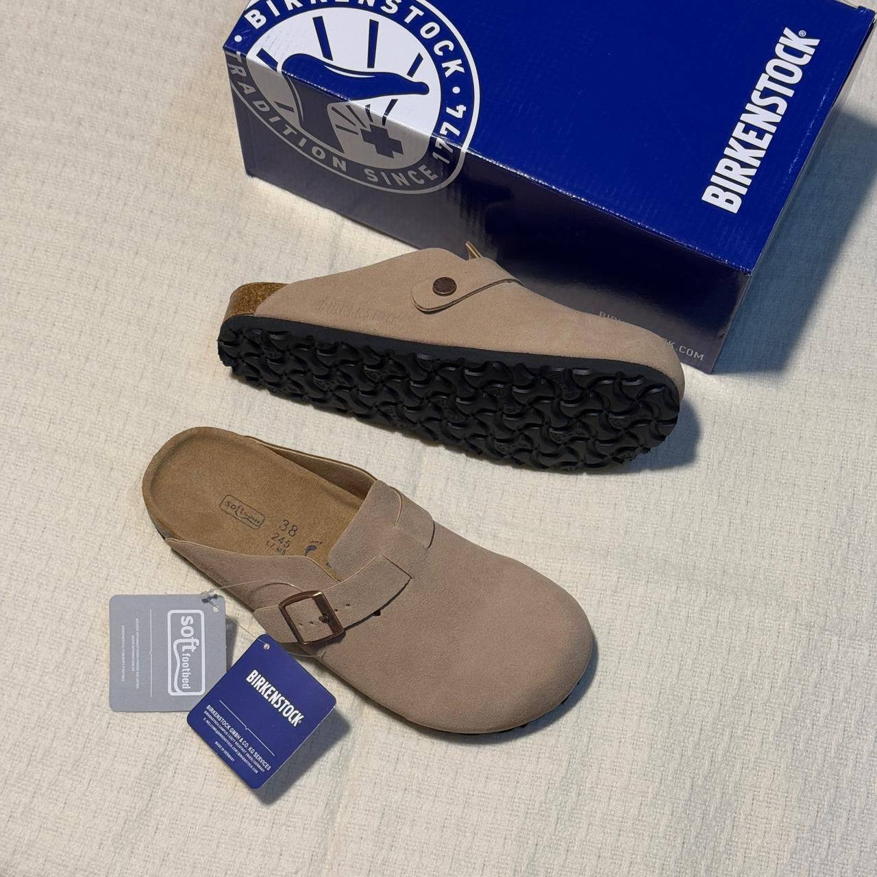 BIRKENSTOCK 
SLIPPER 
GOOD QUALITY 
105 dhs🪙
Size 37 to 43 

Zain40
♥️♥️♥️