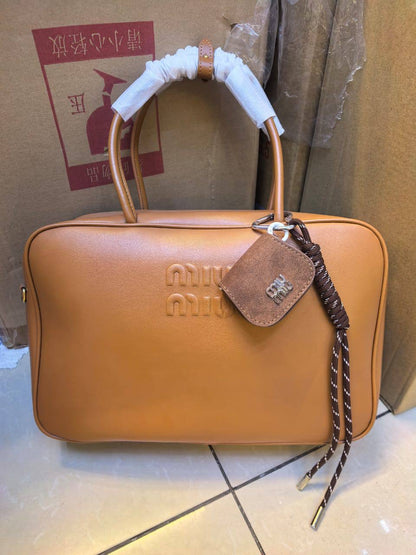 Miu Miu
Master

350 dhs🇦🇪
Add box paper bag🎁
30 dhs🇦🇪

Zain10
♥️♥️♥️