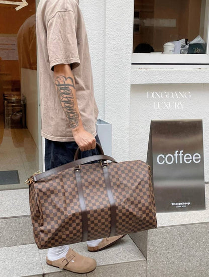 LV TRAVELLING BAG 
GOOD QUALITY 
115 dhs🪙💕
SIZE : 55cm

Zain39
♥️♥️♥️