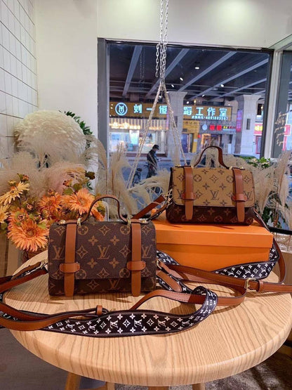 Gucci - LV

130 dhs🇦🇪

with box
🎁🎁🎁

very good quality

Zain143
♥️♥️♥️