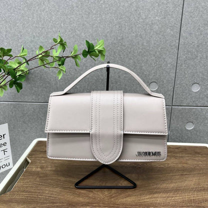 Jacquemus
nice quality
nice price 
65 dhs🪙💕

Zain22
♥️♥️♥️