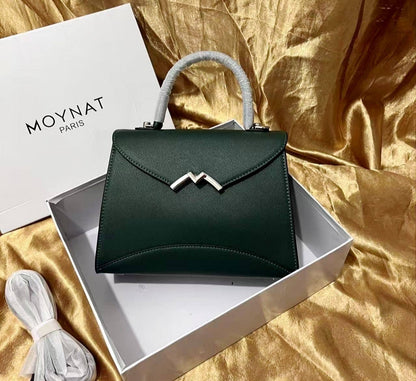 MOYNAT Paris
110 dhs🇦🇪

with box
🎁🎁🎁

size 25cm

Zain26
♥️♥️♥️