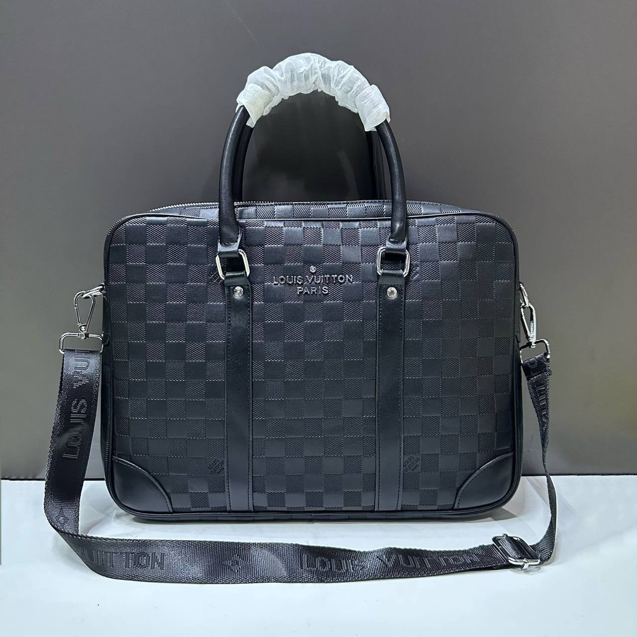 LV
LAPTOP BAG 

GOOD QUALITY 
OFFER 

85 dhs🇦🇪

Zain39
♥️♥️♥️