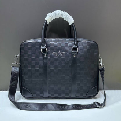 LV
LAPTOP BAG 

GOOD QUALITY 
OFFER 

85 dhs🇦🇪

Zain39
♥️♥️♥️