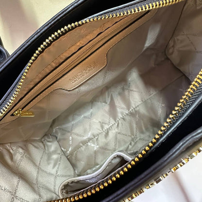 MK 
NEW CAME GOOD QUALITY 
100 dhs🇦🇪

Zain39
♥️♥️♥️