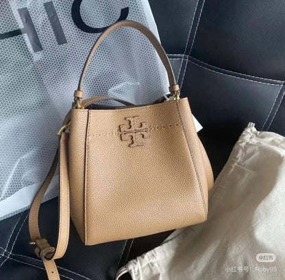 🎉 Offer 🎊LV / Chanel / Tory Buch
Size: 27 ~ 20.5  cm
70 dhs🇦🇪
Limit Stock

Zain115
♥️♥️♥️
