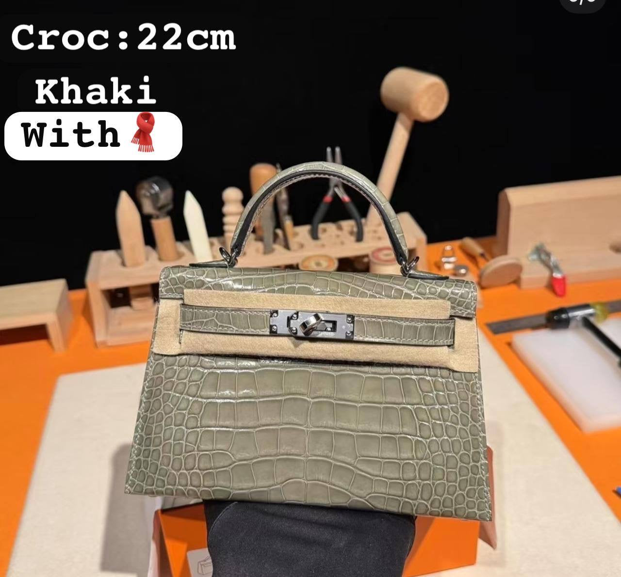 Hermes ᴋɪʟʟʏ ᴄʀᴏᴄᴏᴅɪʟᴇ 
sɪʟᴠᴇʀ ʜᴀʀᴅᴡᴀʀᴇ 
ᴡɪᴛʜʙᴏx 
🎁🎁🎁

ᴄʀᴏᴄs ᴍᴀᴛᴇʀɪᴀʟ 
sɪᴢᴇ:22ᴄᴍ
100 dhs🇦🇪

Zain56
♥️♥️♥️