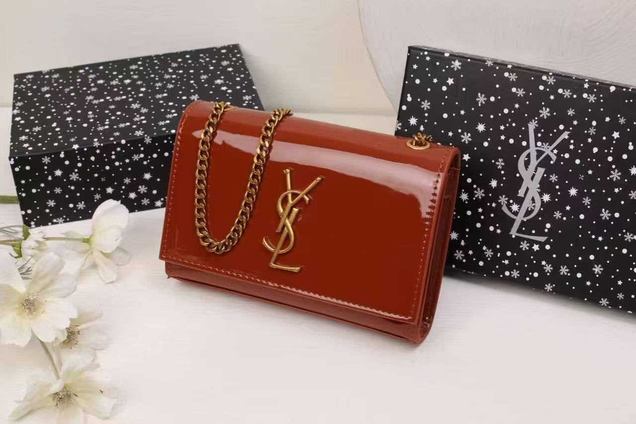 YSL - ʏᴠᴇs sᴀɪɴᴛ ʟᴀᴜʀᴀɴᴛ
ɢʟᴏssʏ ᴍᴀᴛᴇʀɪᴀʟ
ɢᴏʟᴅ ʟᴀᴄᴇ ʜᴀʀᴅᴡᴀʀᴇ
sɪᴢᴇ : 20 x 5 x 14 cm

ᴡɪᴛʜ BOX
🎁🎁🎁

90 dhs🇦🇪

Zain31
♥️♥️♥️