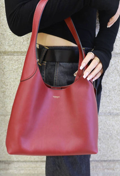 COACH 
NEW CAME 
GOOD QUALITY 
85 dhs🇦🇪

Zain39
♥️♥️♥️