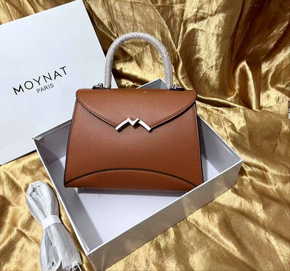 MOYNAT Paris
110 dhs🇦🇪

with box
🎁🎁🎁

size 25cm

Zain26
♥️♥️♥️