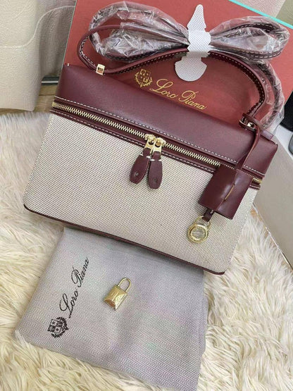Loro Piana

95 dhs🇦🇪

with box
🎁🎁🎁

Zain143
♥️♥️♥️