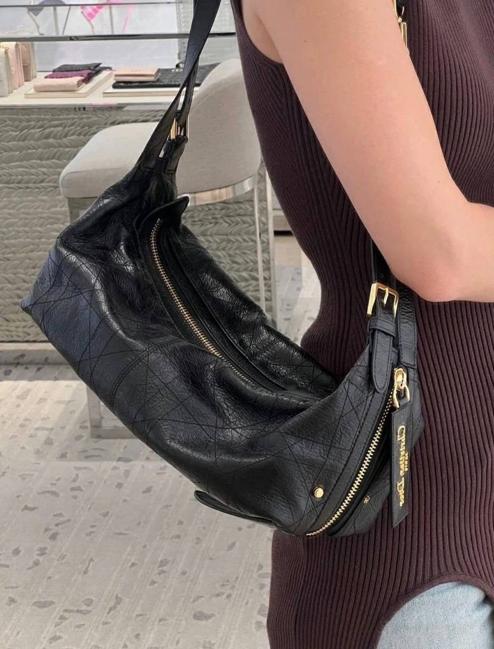 DIOR 
NEW DESIGN 
GOOD QUALITY 
95 dhs🪙💕

Zain39
♥️♥️♥️