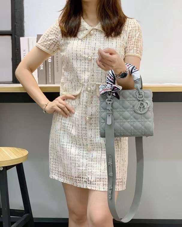 Dior
ᴍᴀᴛᴛᴇ ʟᴇᴀᴛʜᴇʀ ᴍᴀᴛᴇʀɪᴀʟ
ᴡɪᴛʜ ᴛᴡɪʟʟʏ ɪɴᴄʟᴜᴅᴇ
sɪᴢᴇ: 20 cm

ᴡɪᴛʜ BOX
🎁🎁🎁

95 dhs🇦🇪

Zain31
♥️♥️♥️