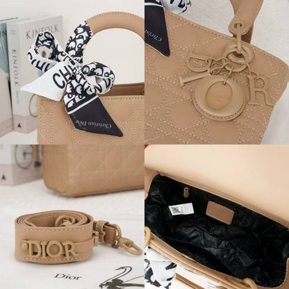 Dior
105 dhs🇦🇪
size：25cm
Good quality 

with box
🎁🎁🎁

Zain35
♥️♥️♥️