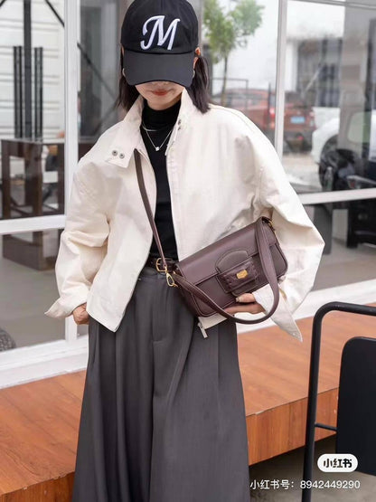 MIU MIU
23*13.5*5cm
With box 
🎁🎁🎁

90 dhs🇦🇪

Zain17
♥️♥️♥️