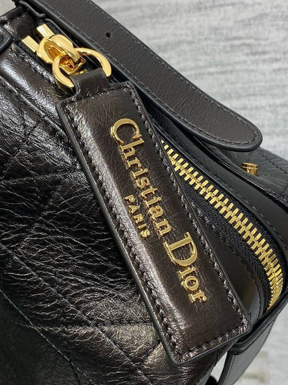 DIOR 
NEW DESIGN 
GOOD QUALITY 
95 dhs🪙💕

Zain39
♥️♥️♥️