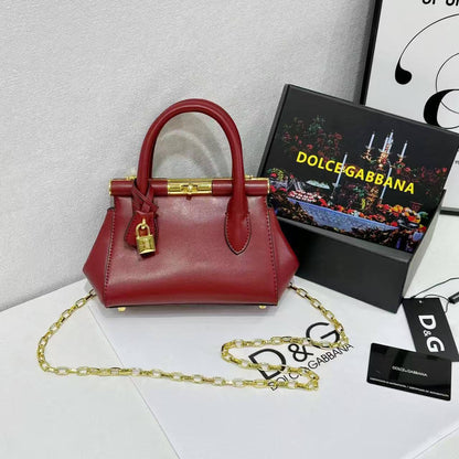 D&G
Good quality 

with box 
🎁🎁🎁

115 dhs🇦🇪
20 CM

Zain168
♥️♥️♥️