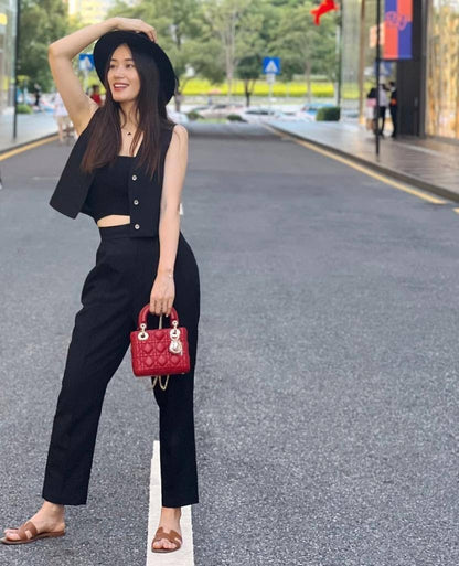 Dior
100 dhs🇦🇪

with box
🎁🎁🎁

size 17cm

Zain26
♥️♥️♥️