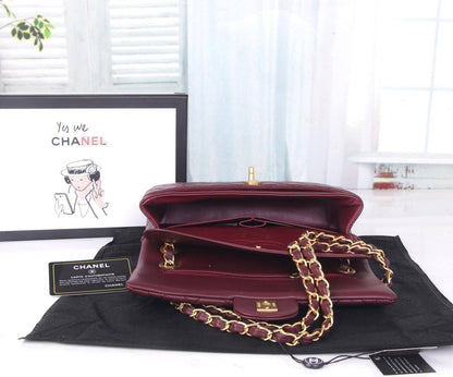 CHANEL 

GOOD QUALITY 

WITH BOX 
🎁🎁🎁

110 dhs🇦🇪

Zain39
♥️♥️♥️