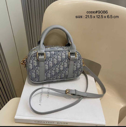 Dior
ʙᴏᴡʟɪɴɢ ᴛᴏᴘ ʜᴀɴᴅʙᴀɢ
ᴄʟᴀssɪᴄ DD ᴄᴀɴᴠᴀss ᴍᴀᴛᴇʀɪᴀʟ
ᴡɪᴛʜ ʟᴏɴɢ ʙᴇʟᴛ sᴛʀᴀᴘ
sɪᴢᴇ : 21.5cm
ᴡɪᴛʜ BOX
🎁🎁🎁

70 dhs🇦🇪

Zain31
♥️♥️♥️