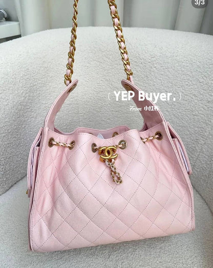 Chanel 
Size 25cm 
120 dhs🇦🇪

Zain254
♥️♥️♥️