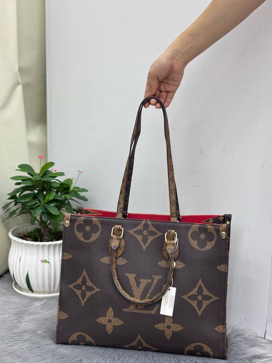 LV
SIZE  ………41CM 
105 dhs🇦🇪

Zain244
♥️♥️♥️