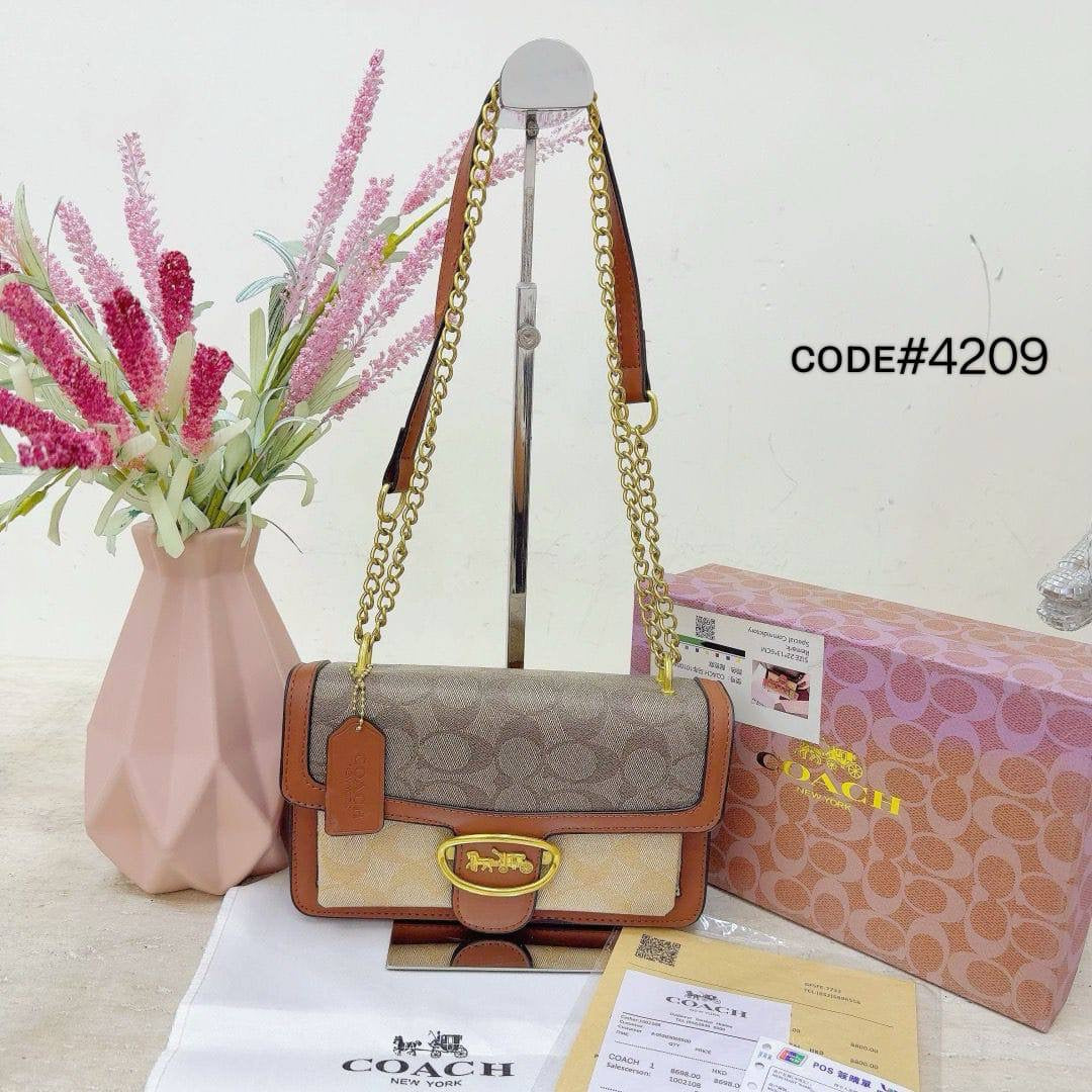 Coach ɢᴇᴏʀɢɪᴇ

sʜᴏᴜʟᴅᴇʀ ʙᴀɢ
ɢᴏʟᴅ ʜᴀʀᴅᴡᴀʀᴇ
sɪᴢᴇ : 22 cm

ᴡɪᴛʜ BOX
🎁🎁🎁

75 dhs🇦🇪

Zain31
♥️♥️♥️