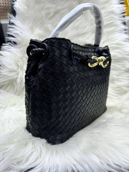 Offer YSL / MK / Hermes
Bottega
Size : 36 ~ 23  cm

70 dhs🇦🇪

with box🎁

Zain115
♥️♥️♥️♥️