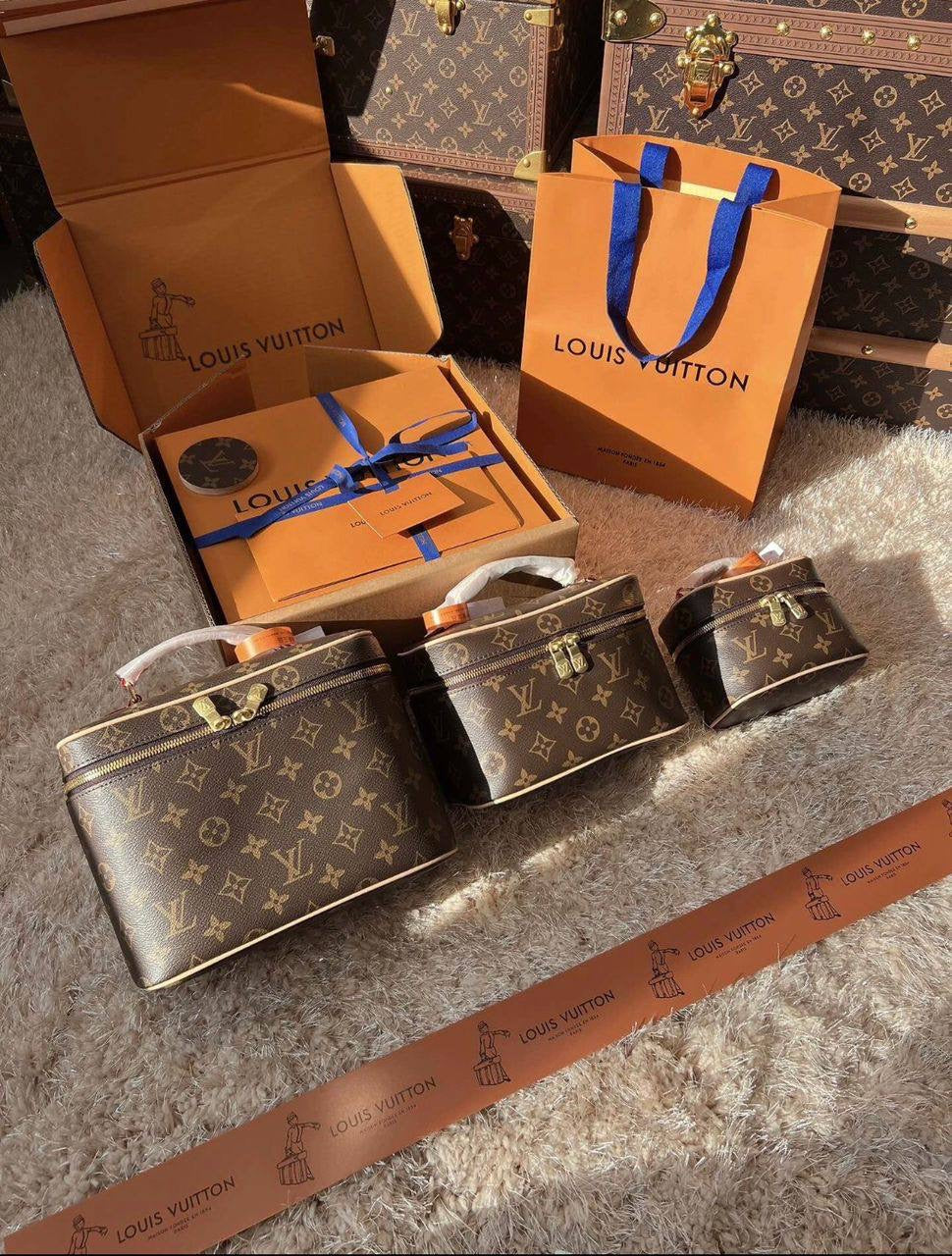 LV
Set of 3 pcs 290 dhs🇦🇪

big  120 dhs🇦🇪
size 35×9×19cm

medium 110 dhs🇦🇪
size 22×8.5×14cm

small  100 dhs🇦🇪
size 17×8.5×9.5cm

with box🎁

Zain42
♥️♥️♥️