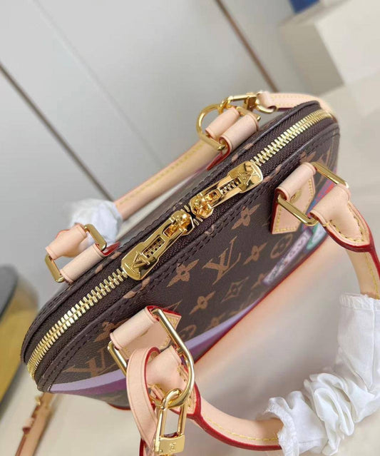Louis Vuitton  ✨💕✨
  ❤️❤️❤️
SuperMaster Quality 🔥🔥🔥
For Price 👇 WTSP Text Zain 0568585901

Zain121
♥️♥️♥️