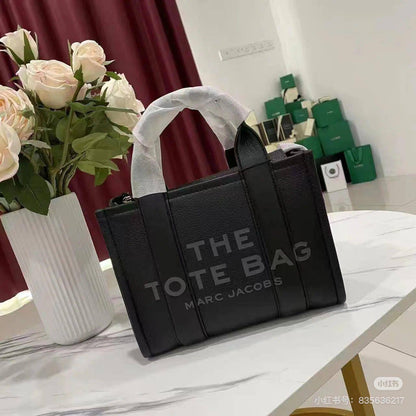🎉 Offer 🎊 Tory buch / Dior / Coach
Size : 25 ~ 19 cm
75 dhs🇦🇪
with box 🎁

Zain115
♥️♥️♥️