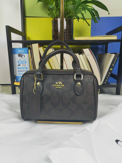 Coach
21*12*10cm
75 dhs🇦🇪

Zain17
♥️♥️♥️