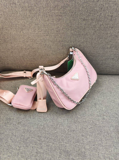 Prada
80 dhs🇦🇪

with box
🎁🎁🎁

Zain26
♥️♥️♥️