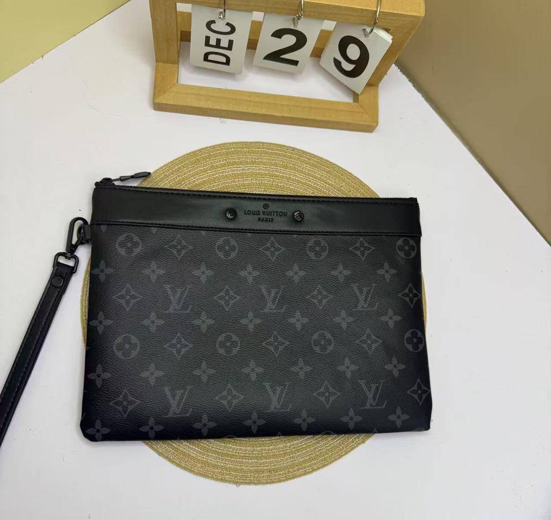 Clutch
65 dhs🇦🇪

with box
🎁🎁🎁

size 29×20cm

Zain213
♥️♥️♥️