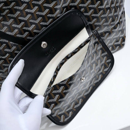 GOYARD 

BIG SIZE 

NEW CAME 

HIGH QUALITY 

100 dhs🪙💕

Zain39
♥️♥️♥️