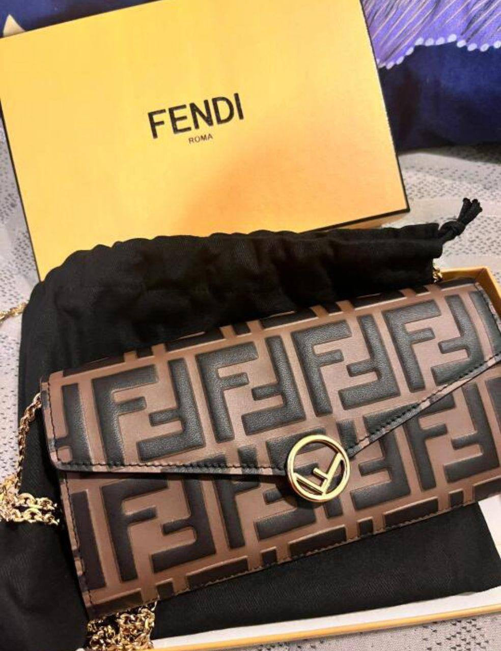 Fendi

SMALL FENDI 

85 dhs🇦🇪

with box
🎁🎁🎁

Zain90
♥️♥️♥️