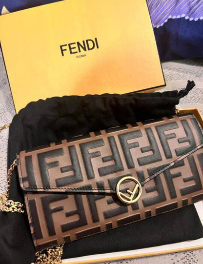 Fendi

SMALL FENDI 

85 dhs🇦🇪

with box
🎁🎁🎁

Zain90
♥️♥️♥️