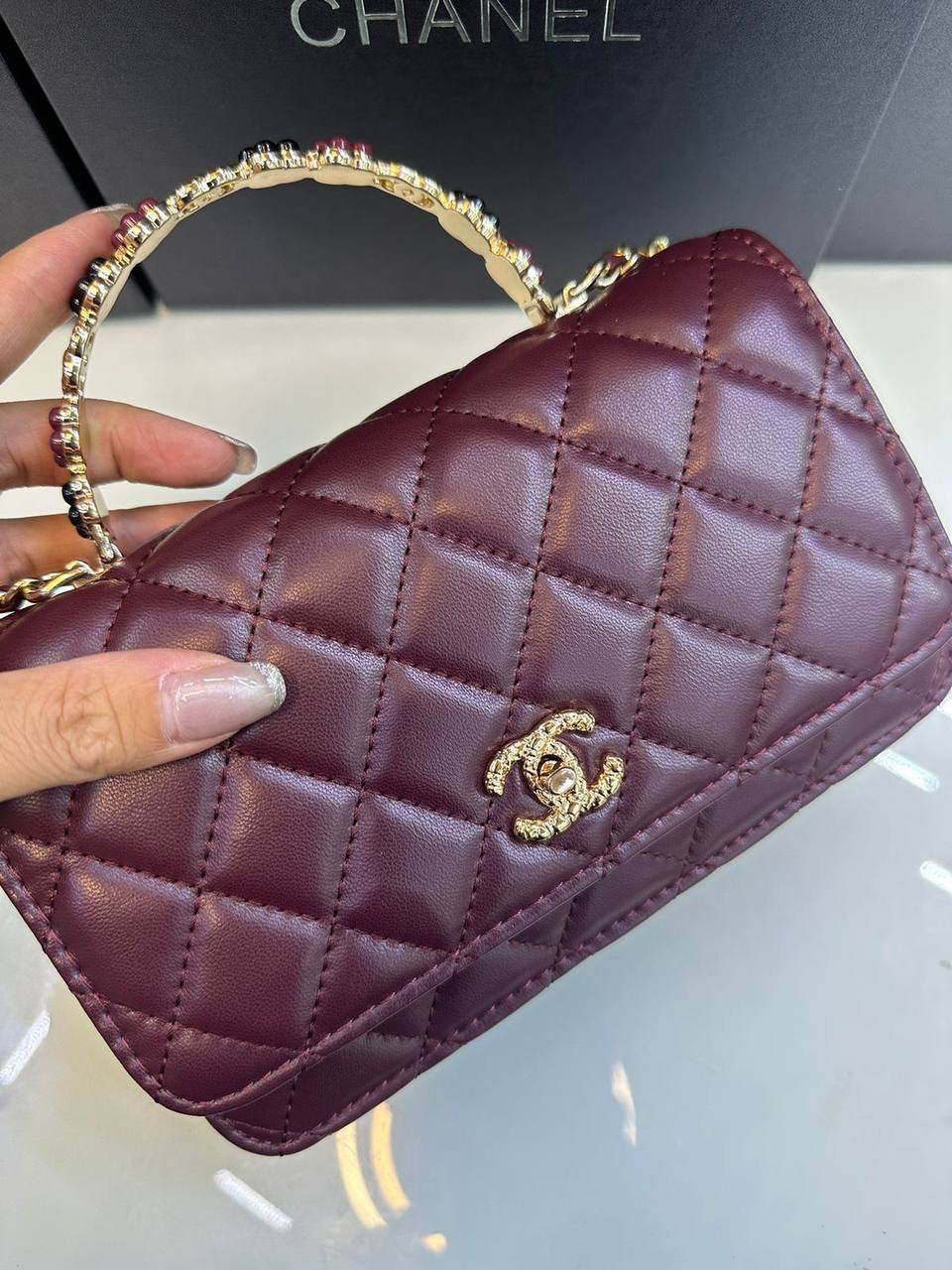 CHANEL

100 dhs🪙💕

with box
🎁🎁🎁

Zain90
♥️♥️♥️