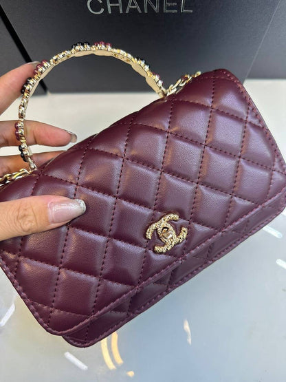 CHANEL

100 dhs🪙💕

with box
🎁🎁🎁

Zain90
♥️♥️♥️