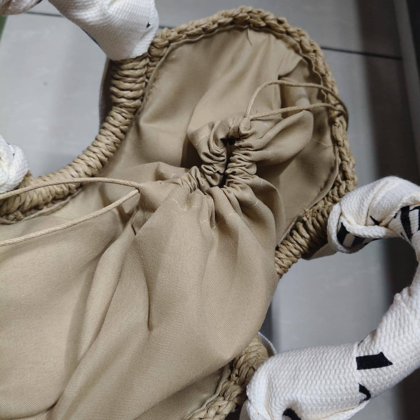 Chloe ʙᴇᴀᴄʜ ʜᴀɴᴅ ᴄᴀʀʀʏ
ʀᴏᴘᴇ ᴛᴀssᴇʟ ᴍᴀᴛᴇʀɪᴀʟ
ᴛᴡɪsᴛ ᴛʜɪɢʜ ʟᴏᴄᴋ 

 *MEDIUM SIZE 33cm 
70 dhs🇦🇪
 
 *LARGE SIZE 38cm 
75 dhs🇦🇪

Zain31
♥️♥️♥️