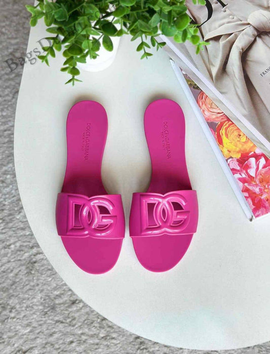 D&G Master
☘️ *SIZE  36  to 41 ☘️                                                                                                       
150 dhs🇦🇪

Zain224
♥️♥️♥️
